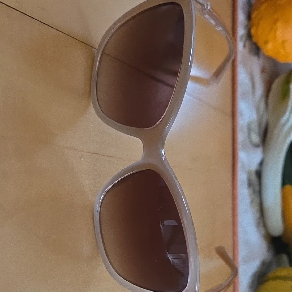 Dolce & Gabbana Black Sunglasses Case - Picture 5 of 5
